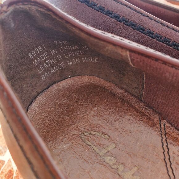 Brown Clarks shoes - Picture 4 of 5